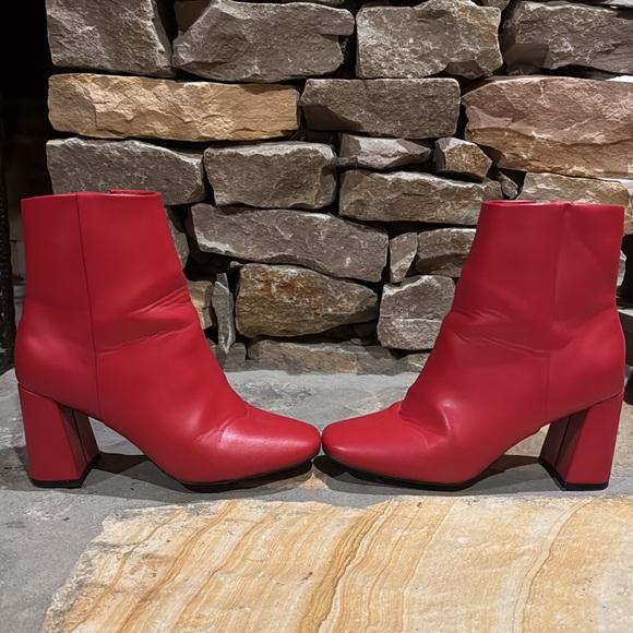 Red faux leather bootie 3” heel size 6 - Picture 6 of 10